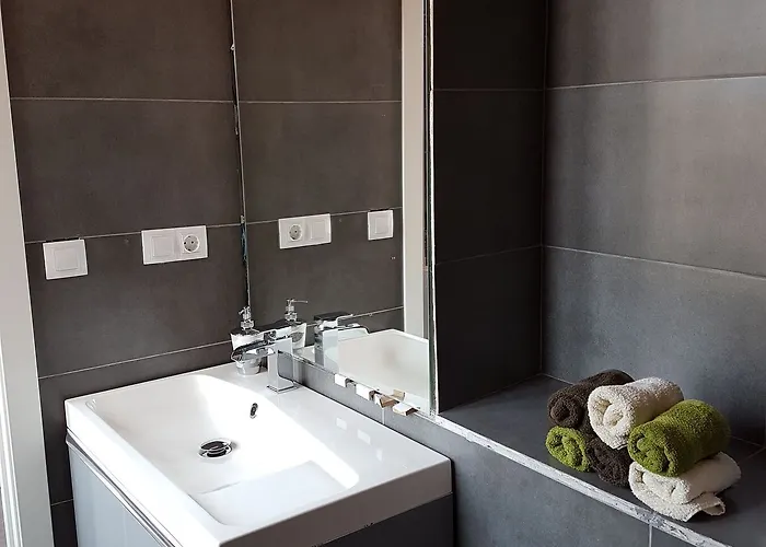 Entrevias - And Szálloda León